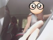 Ragazza asiatica Selfie in auto
