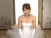Akiho Yoshizawa sposa