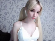 Russian Skinny ragazza sulle webcam